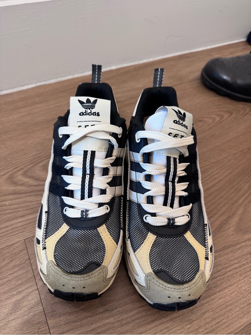 adidas sftm sneakers women’s 5.5
